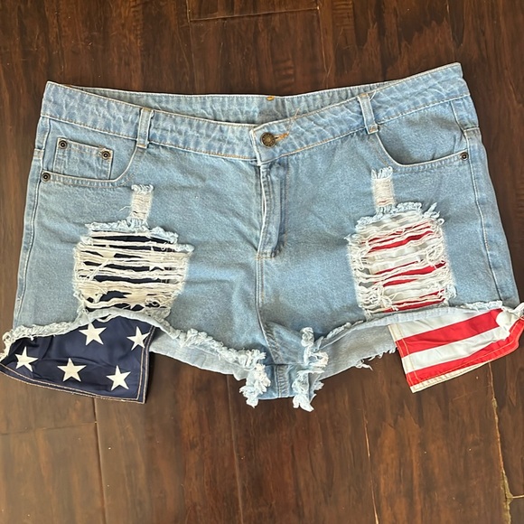 Juniors American flag Jean shorts size XL NWOT - Picture 1 of 4